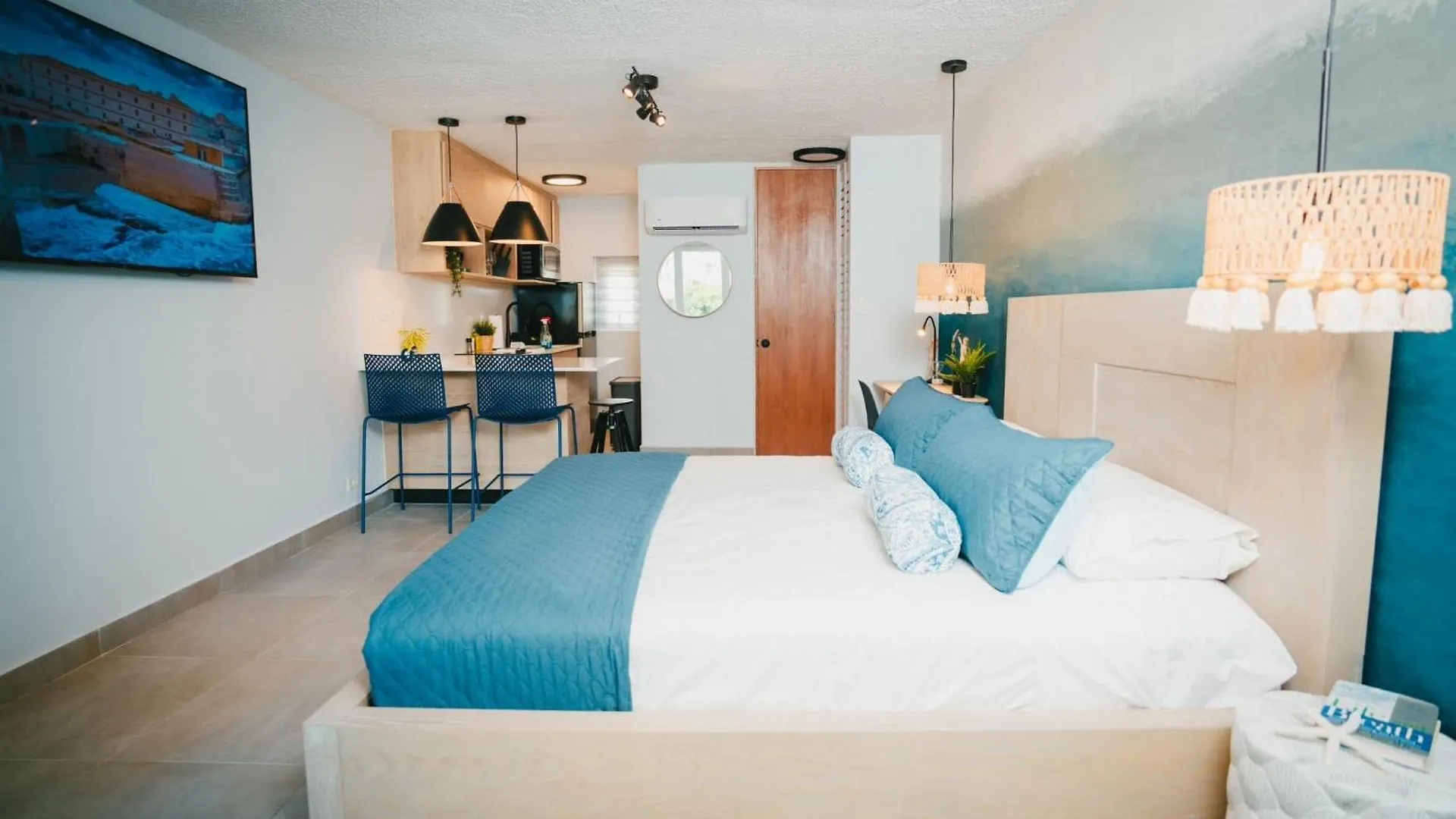 Condado Beach-Pool Front Jewel San Juan