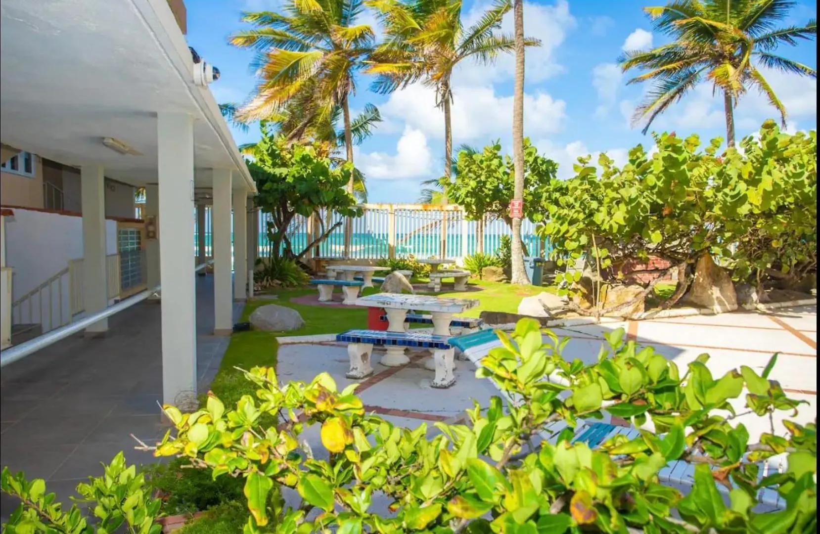 Condado Beach-Pool Front Jewel San Juan Apartment
